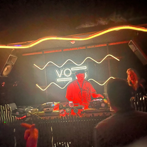 TECHNO VOL 3$