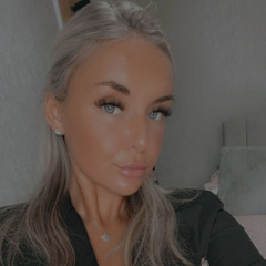 Elle Burnside🦋