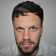 the colours red & blue