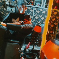 esi^__^