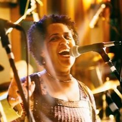 I Wake To The Light (Live) - Dodie Whitaker