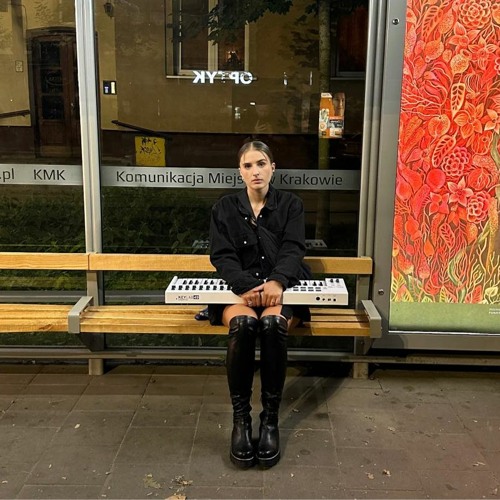 Eta Hox artist photo