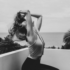 Paradise vibes by Yoga on the Rocks