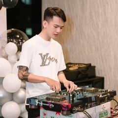 LÂM CHÍ KHANH ( L C K )