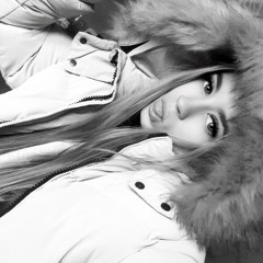 𝐡𝐨𝐥𝐥𝐢𝐞 𝐥𝐞𝐧𝐧𝐨𝐱❤︎︎