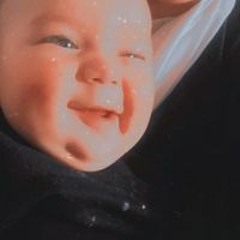 وحده كالقمر