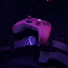 Kɪɴɢ.ᴛ™ (ig @sh3luvv_.t)