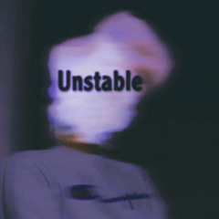 عراقي يبكي الحجر