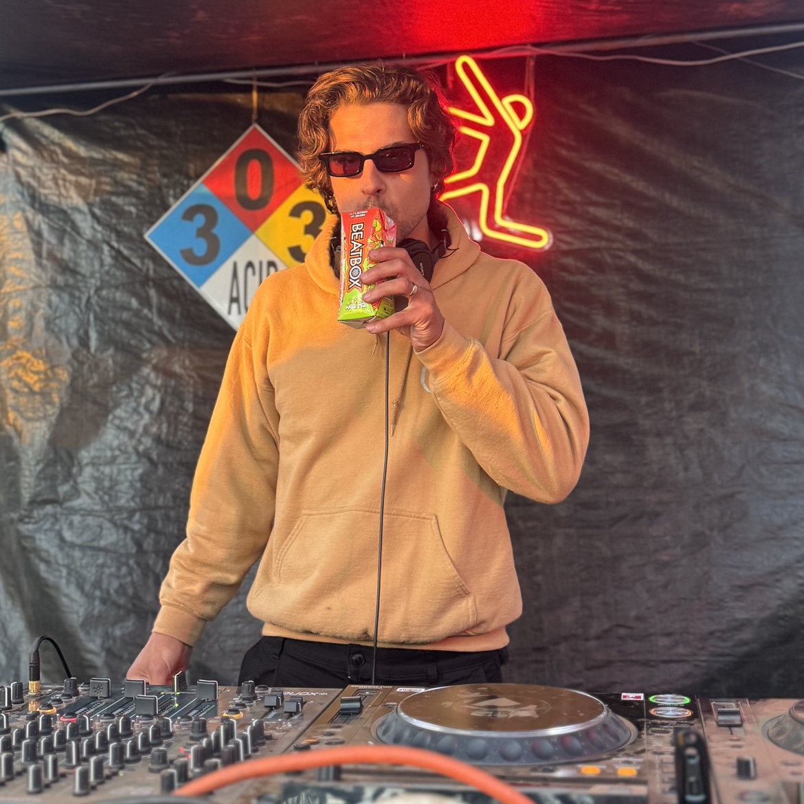 Deep Space Drive-In 001 -- Live on SutroFM.net 9/7/18