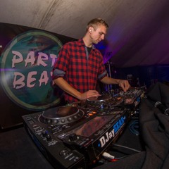 Rick Simons (Ricky Symox)