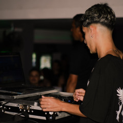 ELA JOGA NA CARA  SO DE VAGABUNDO-MC GW,MODDER(DJ JOAONO BEAT DJ N7 DJ OLIVEIRA 048)..mp3