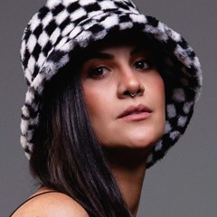 Júlia Cruvinel 🎧