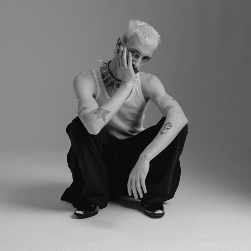 ADAM MUNNINGS — artist photo