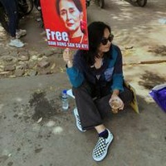 အက်င္‌့ျဖစ္‌‌ေနလို႔ပါ