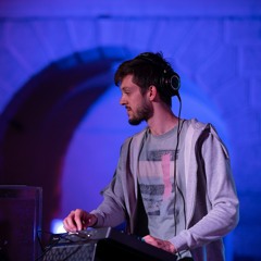 DJ VIKIt