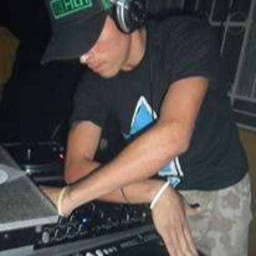 DJ Carlos Medina’s avatar