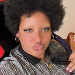 Lili>.< :3