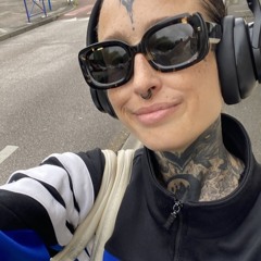 Sophie Moon 7