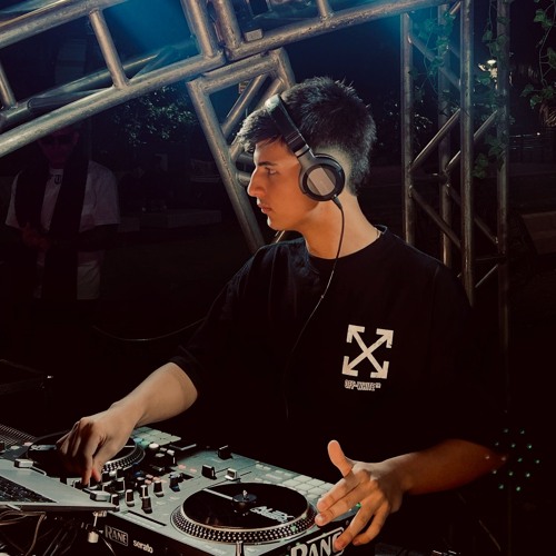 NUZE - Run To Me (Original By Double You)