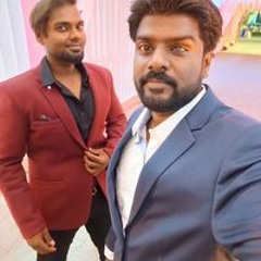 Enga Poren Theriyala.