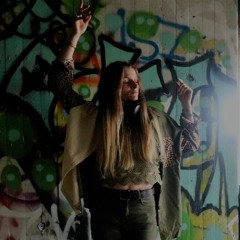 Lizz Techno Fee