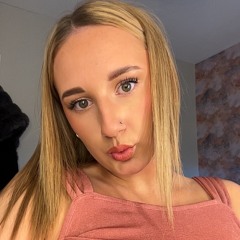 Lily taylor😜✌🏽