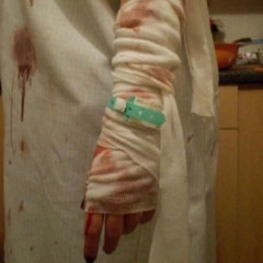 ‎⁨مكسور بيه جناح⁩