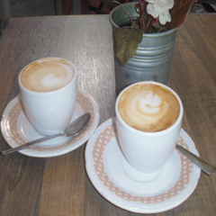 dos cafés, porfavor
