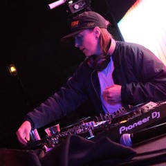 DJ Erica Online