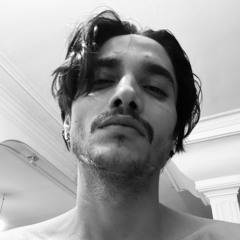 Mo