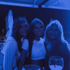 alanna 🪩🪐🍸