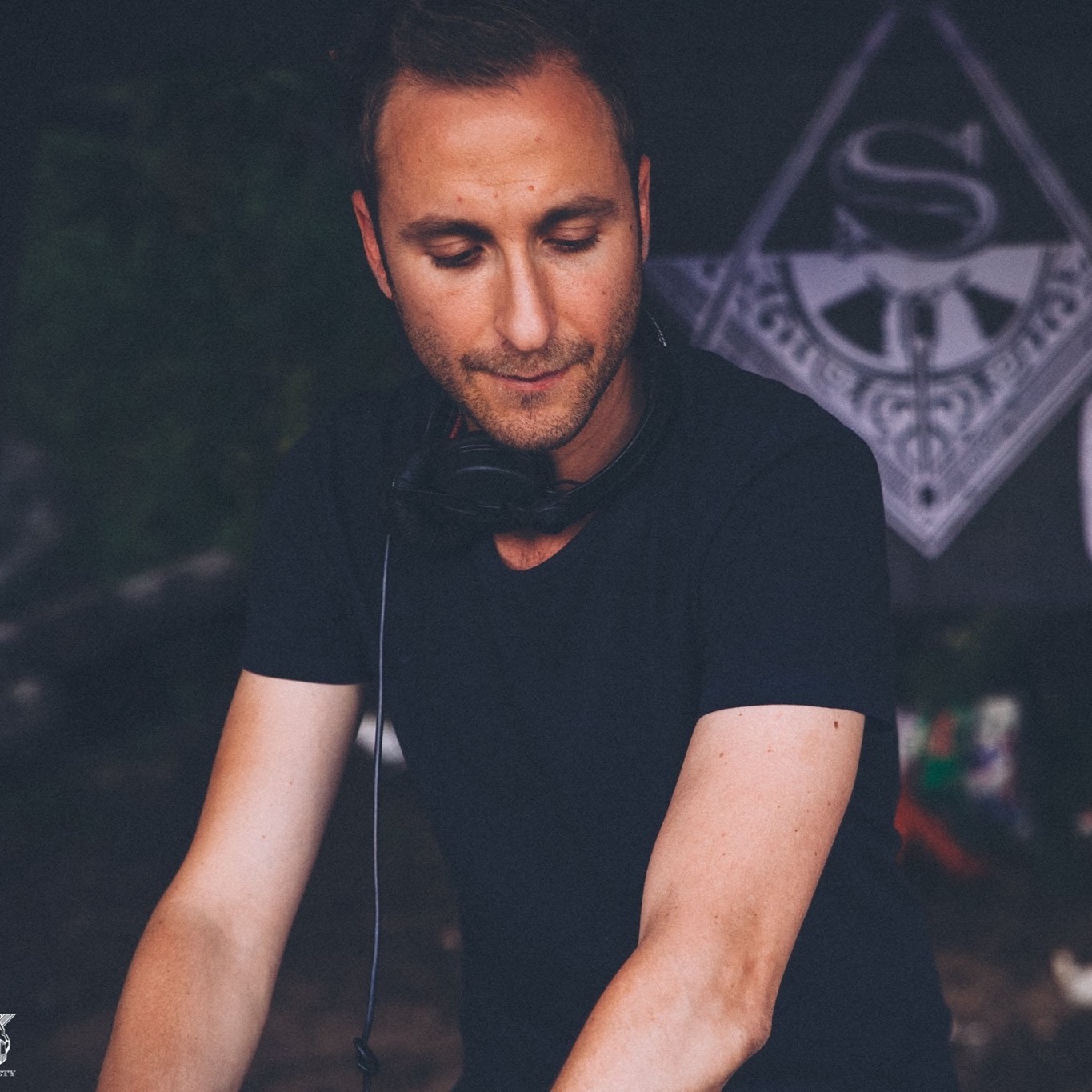 DAF MUSIC MIXES podcast artwork