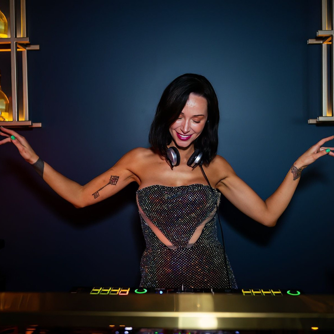 Stream Emily Scott music | Listen to songs, albums, playlists for