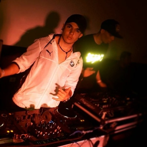 Liu  Samantha Machado  Nave Espacial Radio Edit