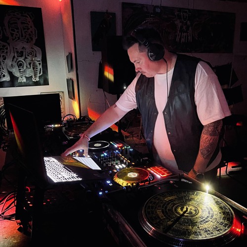 DJ Colin B Live on WIUX Radio Nov2008