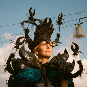 Chewy She has been playing since 00:53 in