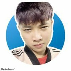 Hoàngg Tháii