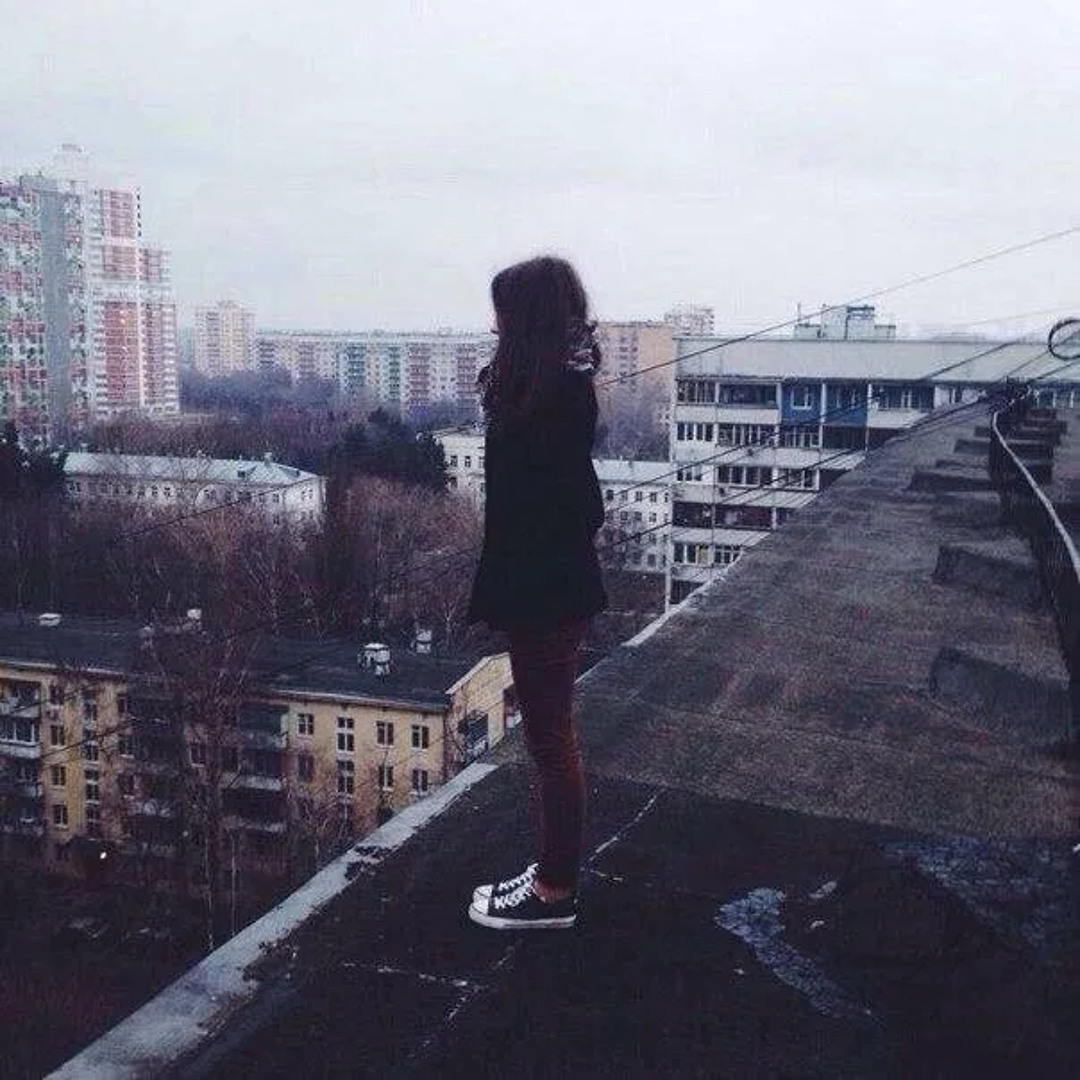 Фото Девушки На Крыше Без Лица