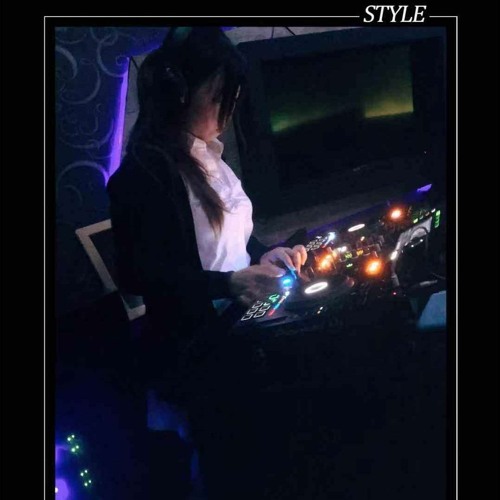 dj girl artist photo