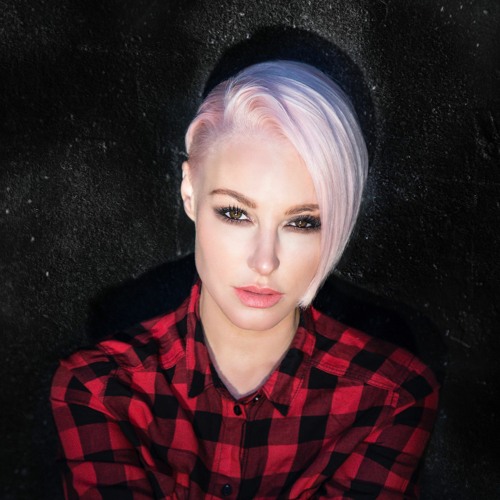 Emma Hewitt’s avatar