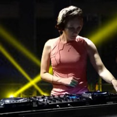 Lucy Vega DJ