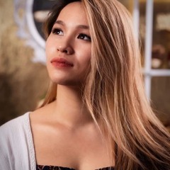Elizabeth La
