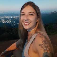Julia Azevedo