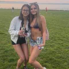 Ellie 😘