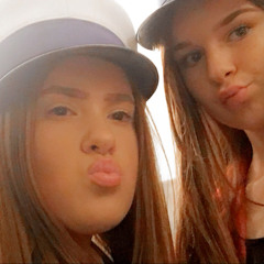 🍻Olivia McCullough🍻