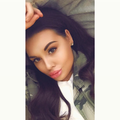 chloe halliday