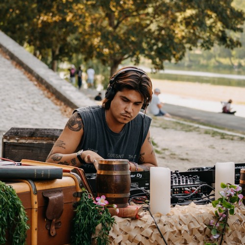 SYMPOSIUM VOL. IV - Valentin Huby Kaewsiri