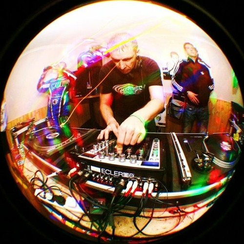 DJ MERLIN WITH MC FRIKSHON LIVE ON KRAFTYRADIO.COM 31 - 07 - 09 7 - 8PM