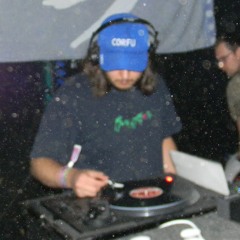 DJ akuT