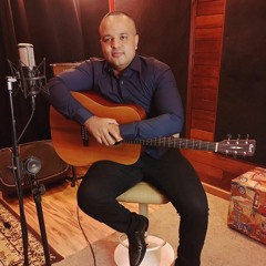 Mais Uma Vez (Renato Russo - Legião Urbana) - Fabio Gomes, voz e violão.